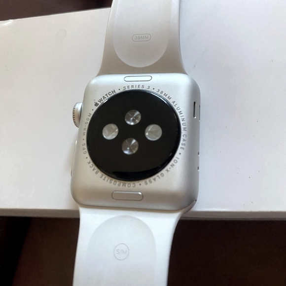 Apple Watch 3 Series - Picture 2 of 3